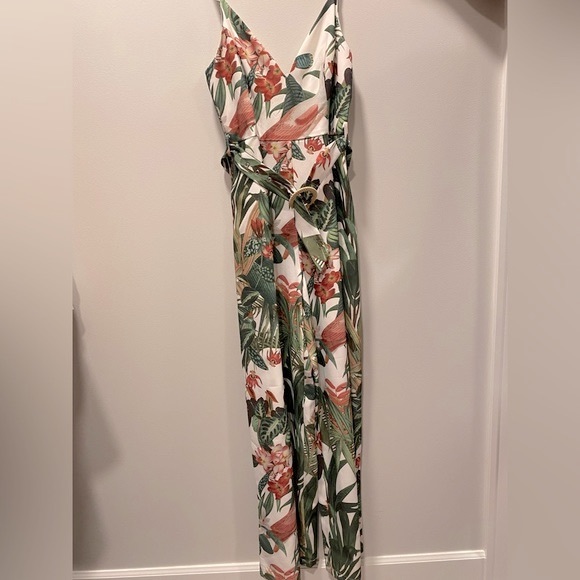 Fashion nova floral jumpsuit, Sz M - Picture 2 of 4